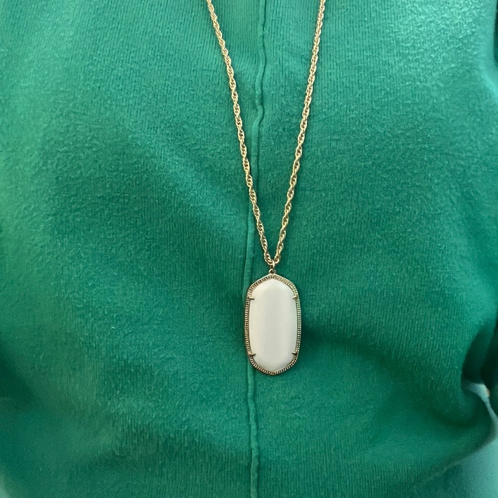 Kendra Scott pendant necklace